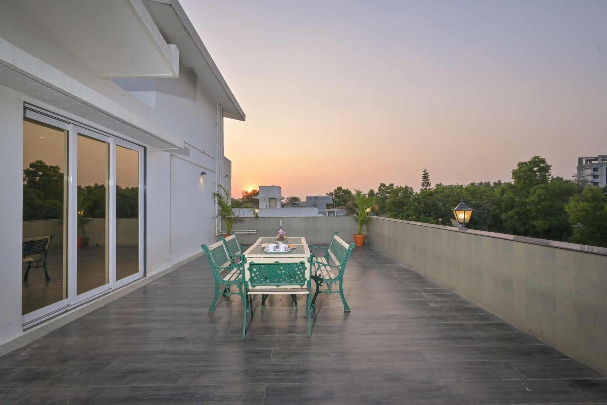 Elegant Villa By Tropicana Stays Lonavala Bagian luar foto